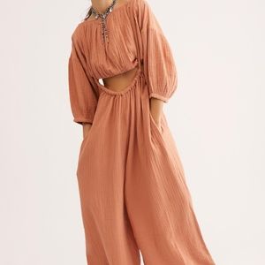 Free People Ready to Escape Set